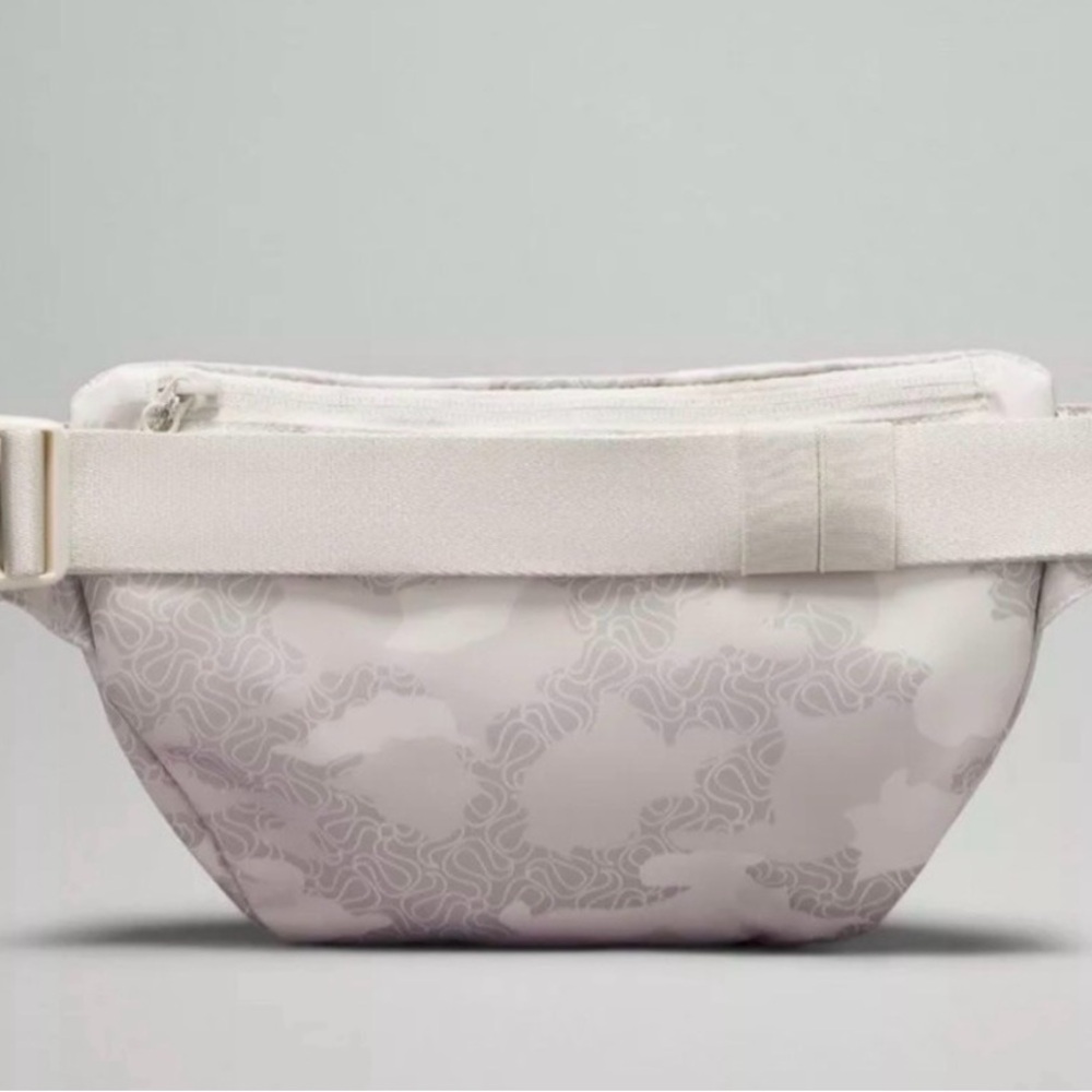 NWT Lululemon City Adventurer Belt Bag 2.5L Heritage Camo White Opal Multi - Picture 3 of 7